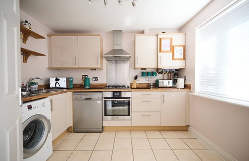 Pinkwell Casa | 3 Bed House in Hayes & Heathrow