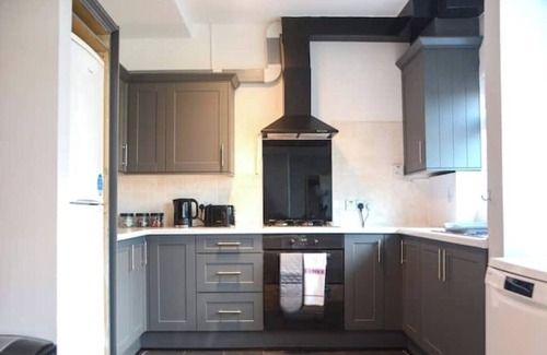 Finsbury Park Casa | 3 Bed House in the heart of Palmers Green, London.