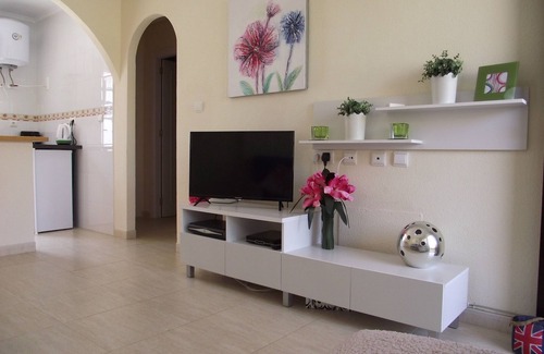 Quesada Casa | CASA DE 3 CAMAS, LO MARABU, CIUDAD QUESADA. PISCINA COMUNITARIA, WI-FI Y TV. AIRE ACONDICIONADO