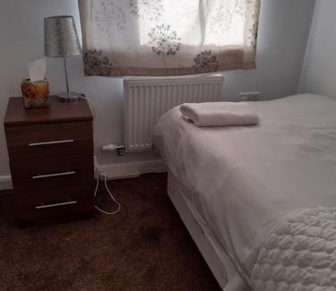 Rushden Casa | 3 Bed House - Sleeps 4 - Parking - Wifi