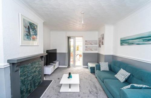 Leicester Casa | 3 Bed House - Sleeps 5 - Pets - Garden - Parking