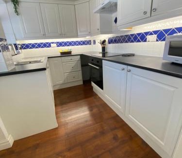 Penrhyn Bay Casa | 3 Bed House - Sleeps 6 - Garden - Parking - Wifi