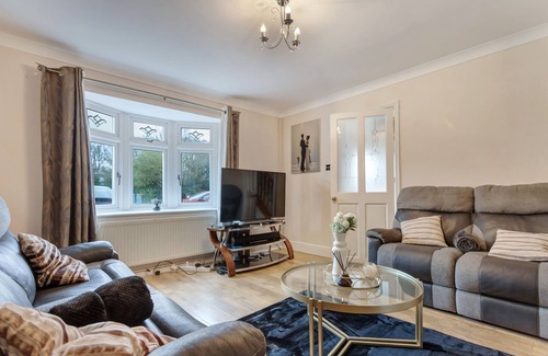 Basildon Casa | 3-Bed House, Sleeps 6, Free Parking,Wifi