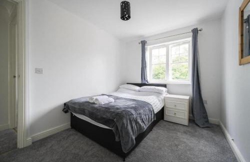 Maidstone Casa | 3 Bed House - Sleeps 6 - Parking - Wifi