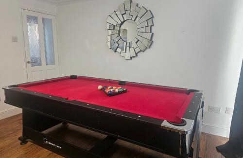 Bridgend Casa | 3 Bed House - Sleeps 6 - Parking - Wifi