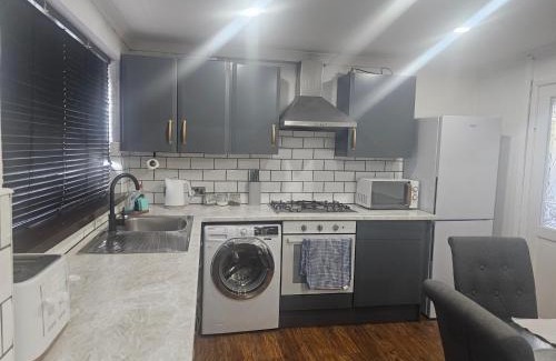 Bridgend Casa | 3 Bed House - Sleeps 6 - Parking - Wifi
