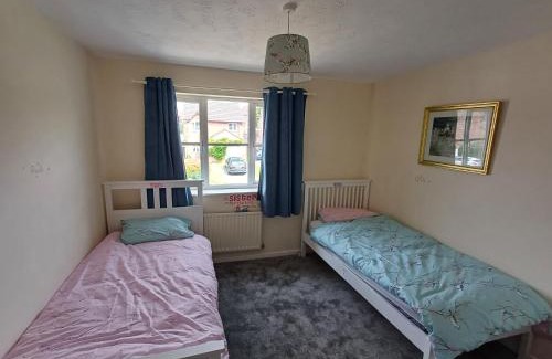 Uttoxeter Casa | 3 Bed House - Sleeps 6 - Pets - Parking - Wifi