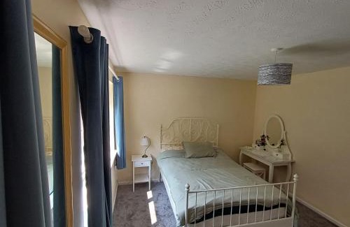 Uttoxeter Casa | 3 Bed House - Sleeps 6 - Pets - Parking - Wifi