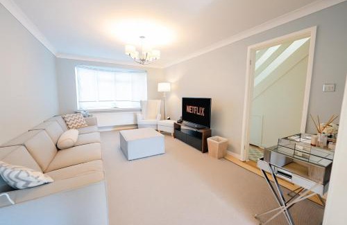 Pentwyn Casa | 3 Bed House With Free Parking, Garden & Fast Wifi