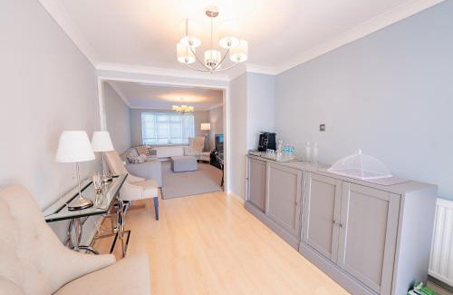 Pentwyn Casa | 3 Bed House With Free Parking, Garden & Fast Wifi