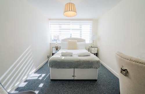 Pentwyn Casa | 3 Bed House With Free Parking, Garden & Fast Wifi