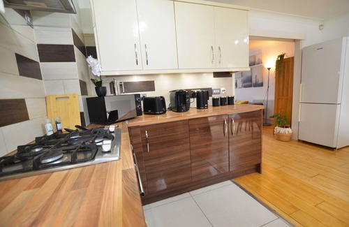 Fairfield Casa | 3 Bed house with Parking in Croydon - 15min to London Bridge & Gatwick Airport