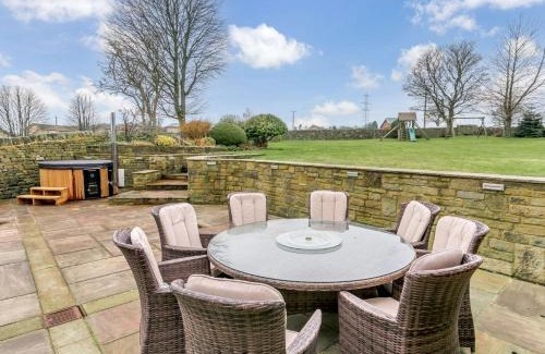 Halifax Casa | 3 Bed in Halifax 90209
