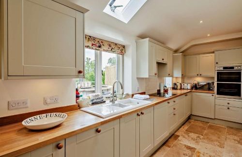 Shaftesbury Casa | 3 Bed in Melbury Abbas 48804