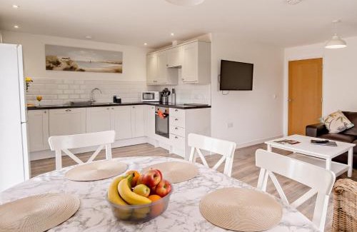 Newport Casa | 3 Bed in Newport 90246