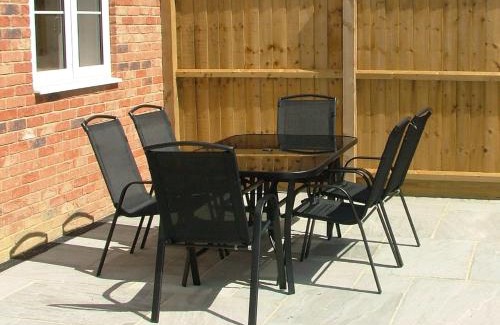 Newport Casa | 3 Bed in Newport 90253