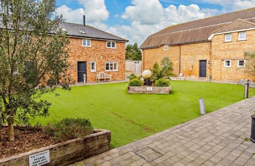 Newport Casa | 3 Bed in Newport 90253