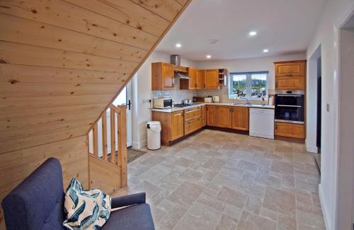 Roundstone Casa | 3 Bed in Roundstone oc-i234