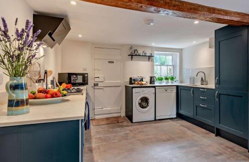Amesbury Casa | 3 Bed in Salisbury 95325