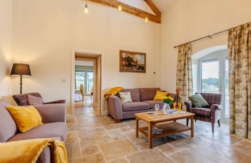 Wixhall Casa | 3 Bed in Whitchurch 88915