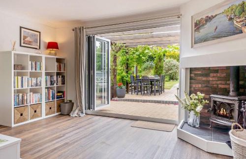 Yarmouth Casa | 3 Bed in Yarmouth 94802