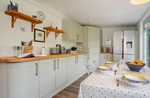 Yarmouth Casa | 3 Bed in Yarmouth 94802
