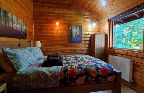 Fourstones Near Bentham Cabina | 3-Bed Lodge - Sleeps 7 - Hot Tub - Pet Friendly