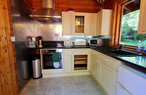 Fourstones Near Bentham Cabina | 3-Bed Lodge - Sleeps 7 - Hot Tub - Pet Friendly