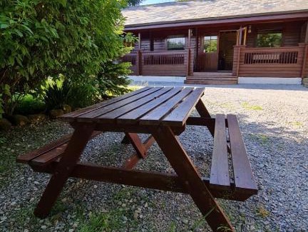 Fourstones Near Bentham Casa | 3-Bed Lodge - Sleeps 7 - Hot Tub - Pet Friendly