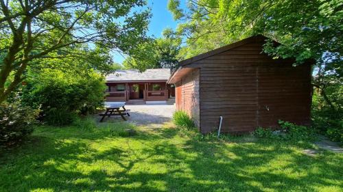 Fourstones Near Bentham Casa | 3-Bed Lodge - Sleeps 7 - Hot Tub - Pet Friendly