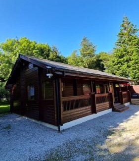 Fourstones Near Bentham Casa | 3-Bed Lodge - Sleeps 7 - Hot Tub - Pet Friendly