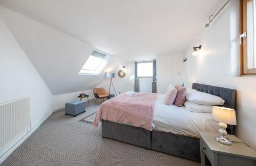 Chelsea Riverside Apartamento | 3 Bed Luxury Property in Chelsea, 2 King Size Bed, 1 Double Bed, ideal for families