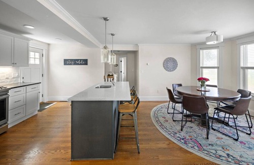 Somerville Condominio | 3 Bed Moreland St · Stunning 3+BD Under 10 mins to BOS w/parking & W/D