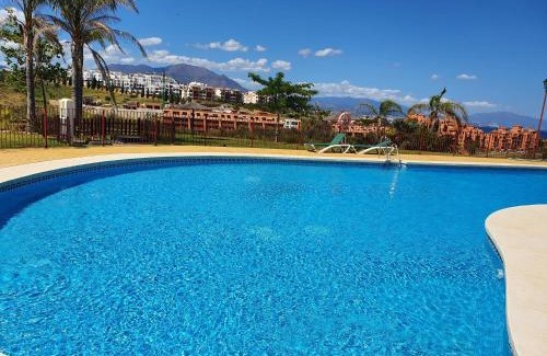 Puerto de la Duquesa Apartamento | 3 Bed Penthouse - Sleeps 8 - Pool - Sea View