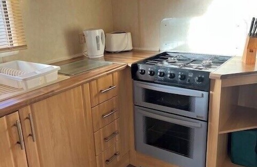 Caister-on-Sea Chalet De Esquí | 3-Bed Seaside Holiday Home & Parking