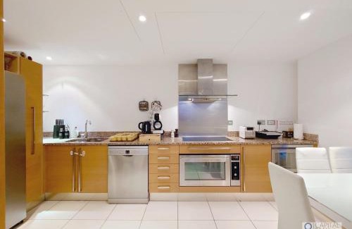 St. Mary's Park Apartamento | 3 Bed Serviced Apartment in Battersea - River views