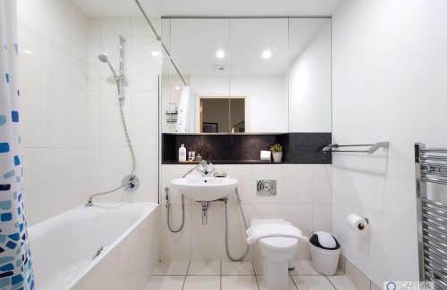 St. Mary's Park Apartamento | 3 Bed Serviced Apartment in Battersea - River views