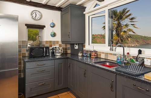 Babbacombe Cabaña | 3 Bed - Smugglers Cottage - Sleeps 6 guests in 3 bedrooms