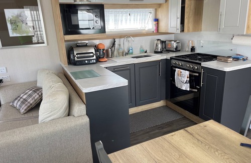 Caister-on-Sea Casa | 3 Bed Static caravan 12ftx38ft nr. beach & pool. New adventure land wrap decking