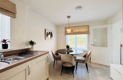Shrewsbury Casa | 3 Bed Stylish Shrewsbury Home