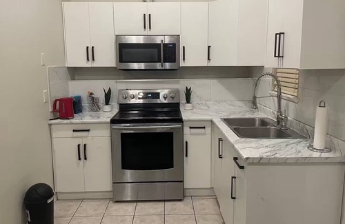 Surrey Casa | 3 Bed Suite - Best View In Town!