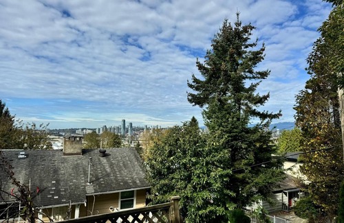 Surrey Casa | 3 Bed Suite - Best View In Town!