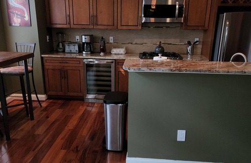 Forest Glen Casa | 3 bed twnhome 3 blocks to metro & 495 Hwy w/Garage