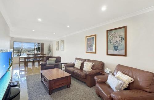 North Batemans Bay Apartamento | 3 Bed Unit Amongst the Treetops in Batemans Bay