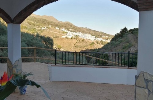 Canillas de Albaida Villa | Villa de 3 dormitorios con fantásticas vistas.