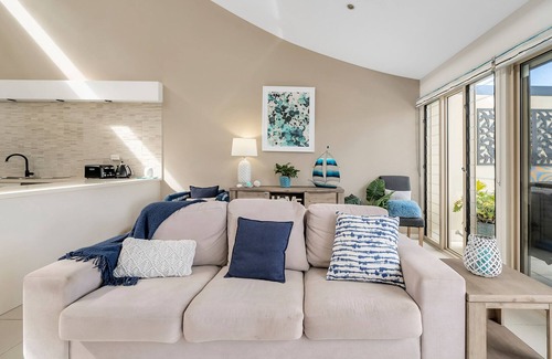 Denhams Beach Casa | 3-Bed with Beach Views and Entertainment Area