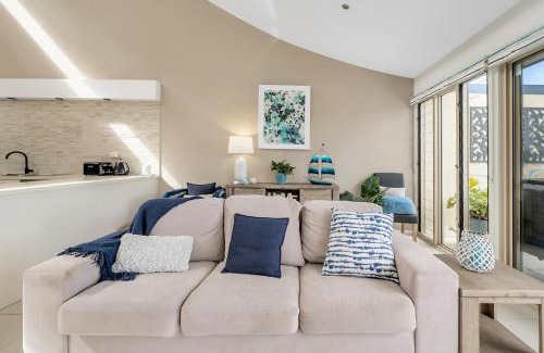 Denhams Beach Casa | 3-Bed with Beach Views and Entertainment Area