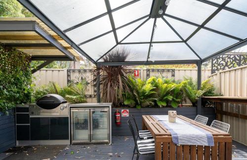 Denhams Beach Casa | 3-Bed with Beach Views and Entertainment Area