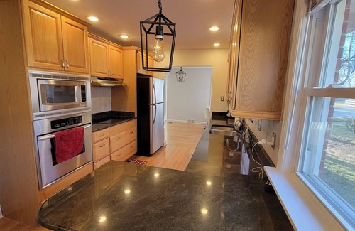 Skokie Casa | 3 Bedroom, 1.5 Bath in The Heart Of Skokie, 4 Seasons Porch and Pet-Friendly