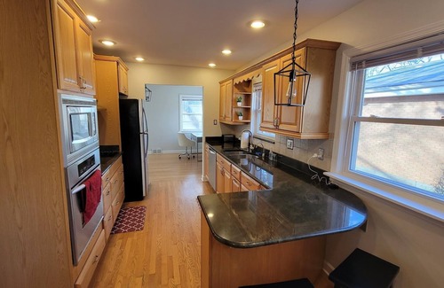 Skokie Casa | 3 Bedroom, 1.5 Bath in The Heart Of Skokie, 4 Seasons Porch and Pet-Friendly